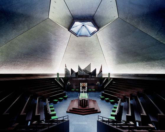 The North Christian Church, Columbus, Indiana. Architect: Eero Saarinen, who is son of Eliel Saarinen, architect of Columbus' First Christian Church 