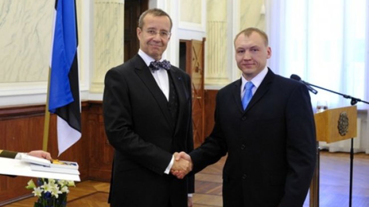 Russia said it detained Eston Kohver. Kohver, right, is pictured in 2010 with Estonian President Toomas Hendrik Ilves.