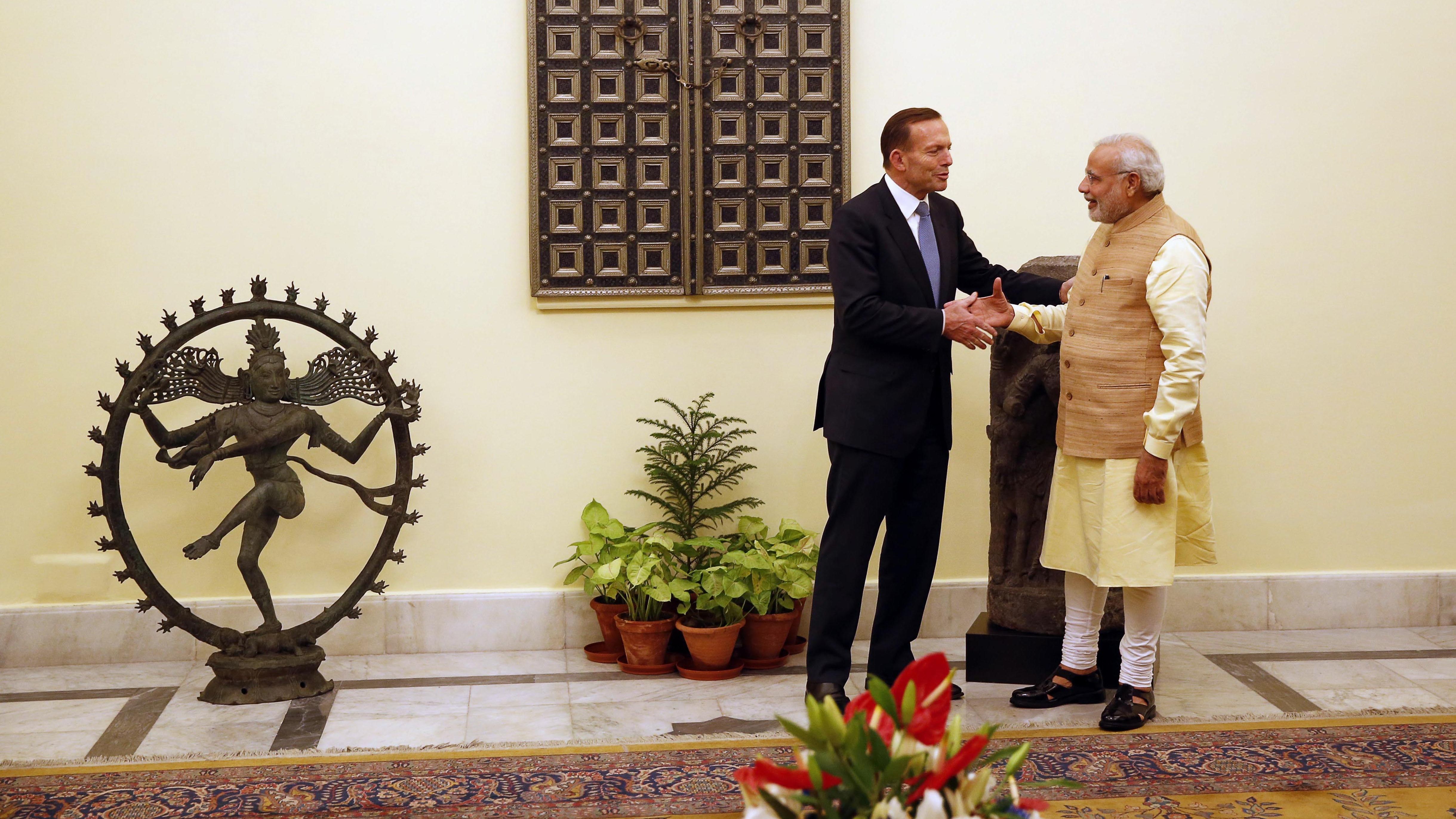 Indian PM Narendra Modi and Australian counterpart Tony Abbott with the returned statues in New Delhi, September  5.
