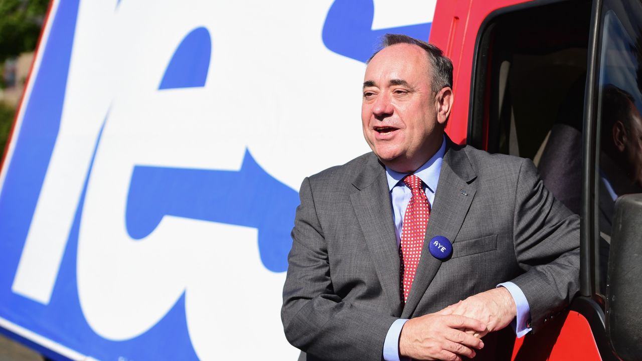 DUNDEE, SCOTLAND - SEPTEMBER 01: First Minister Alex Salmond meet fans of Dundee and Dundee United football club who are voting Yes in this months referendum on September 1, 2014 in Dundee , Scotland. There are just 17 campaigning days left before voters will go to the polls to vote yes or no on whether Scotland should become an independent country. (Photo by Jeff J Mitchell/Getty Images)