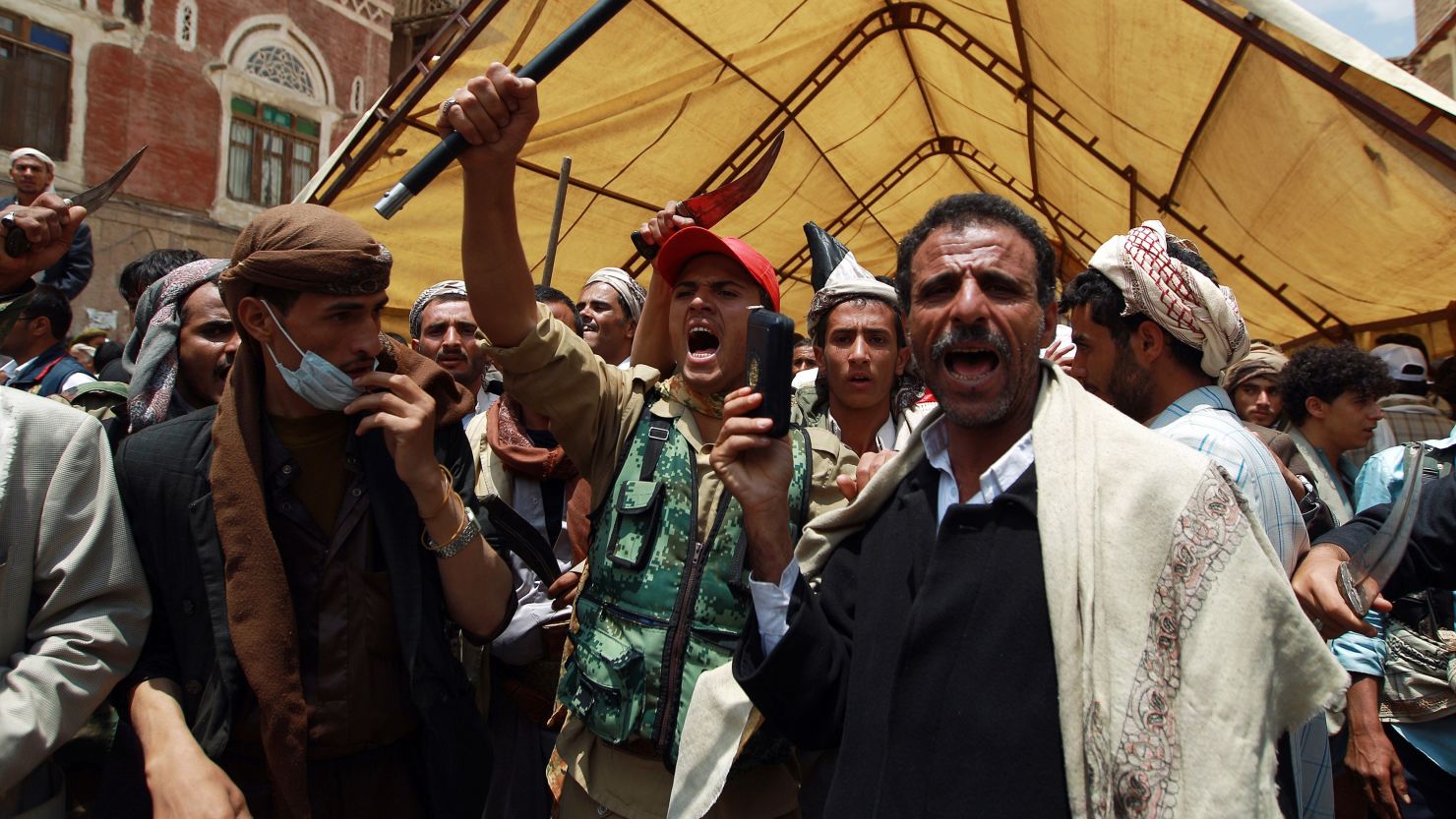 Yemeni Shiite Houthi anti-government protesters near the government headquarters in Sanaa on September 9, 2014.