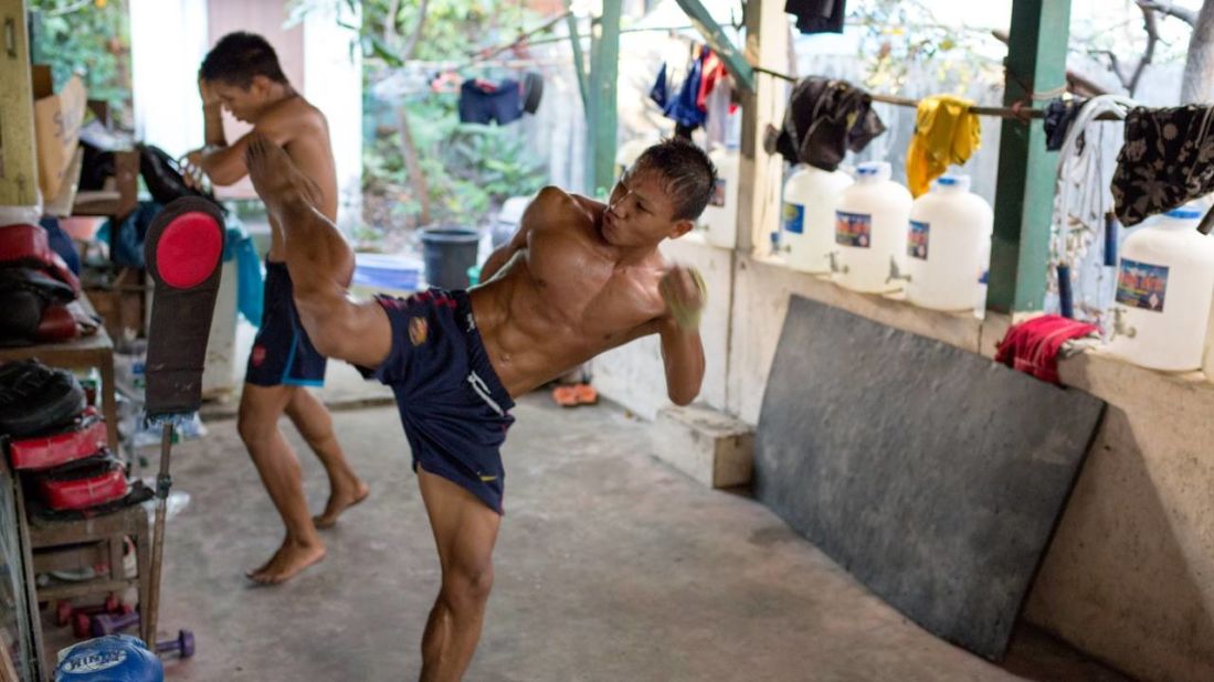 At Thut Ti Gym, the setting is typical of the improvised simplicity familiar across Myanmar. 