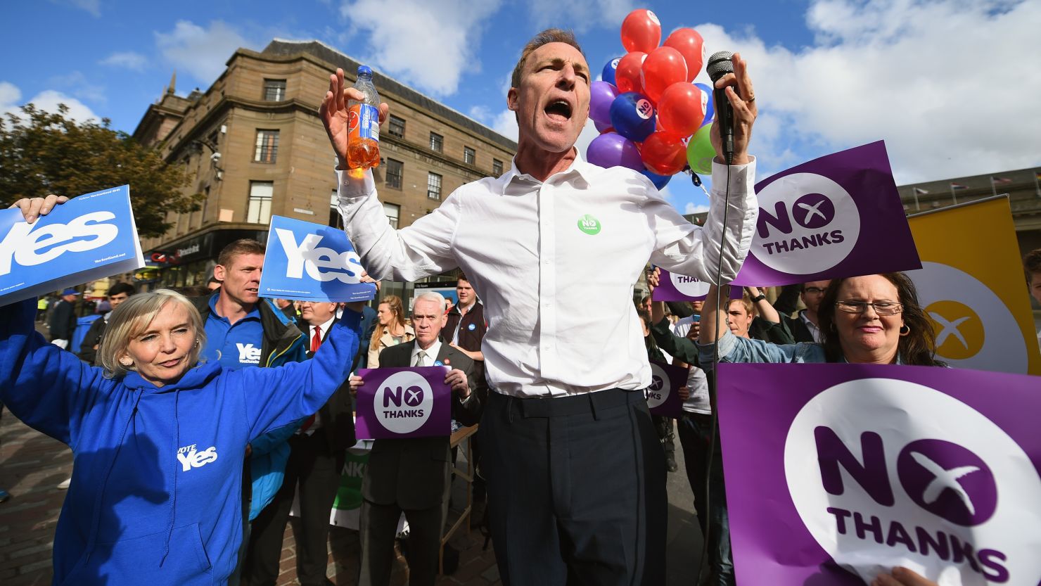 MP Jim Murphy temporarily suspended his campaign tour after he was pelted with eggs at one anti-independence rally
