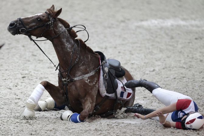 And in the rough-and-tumble world of horse-ball, it's not always easy to keep on top of things...as France's Shirley Antoine found out.