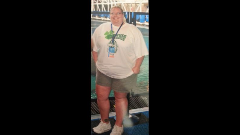 A March 2011 photo taken at the Georgia Aquarium in Atlanta shocked her. "When I got the pictures back, I told my friend, 'I want you to burn this picture,' " Corn said, realizing she was indeed the person in the photo. Later that year, her mom and aunt offered to pay for her to have weight-loss surgery.  