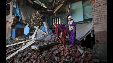 Women salvage what they can Monday, September 15, from a house destroyed by flooding in a village south of Srinagar, India. Nearly 500 people have been killed in flooding caused by<a href="http://www.cnn.com/2014/09/13/world/asia/india-pakistan-monsoon-flooding/index.html"> intense monsoon rains</a> across northern India and Pakistan. Thousands have been stranded.