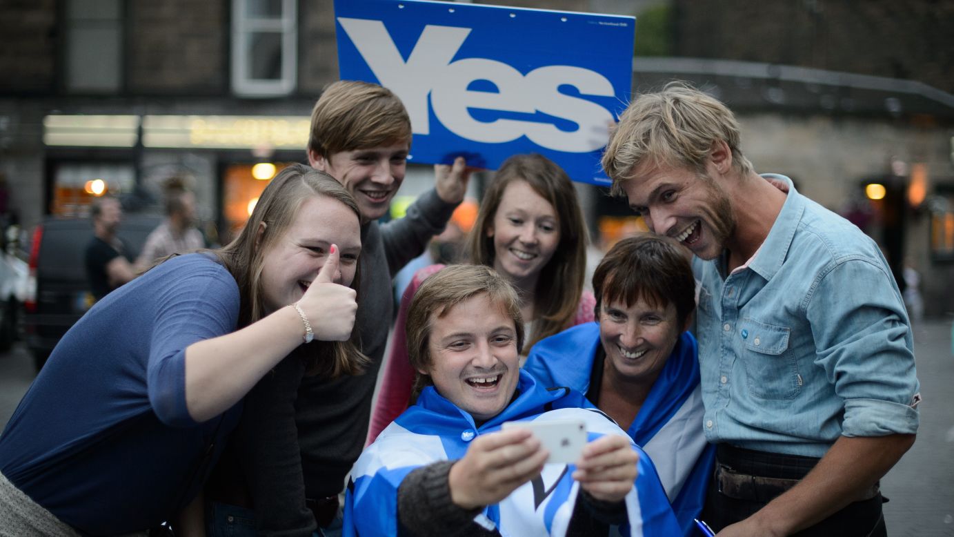 Independence supporters take a selfie ahead of a concert in Edinburgh on Sunday, September 14.