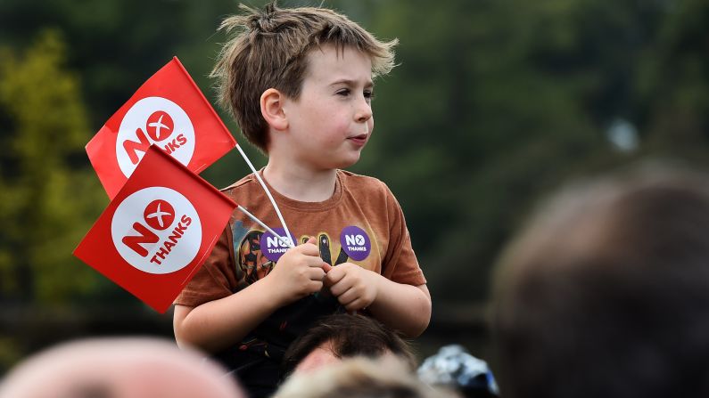 Pro-union supporters gather during a rally in Edinburgh on September 14.