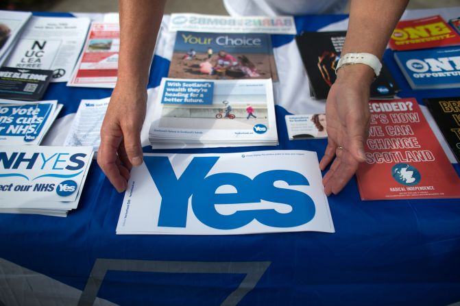 Members of the "Generation Yes" youth organization campaign in Glasgow on Saturday, September 13.