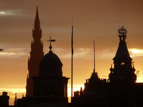A <a href="http://ireport.cnn.com/docs/DOC-1159003">glowing sunset</a> lights up the architecture of Edinburgh. 