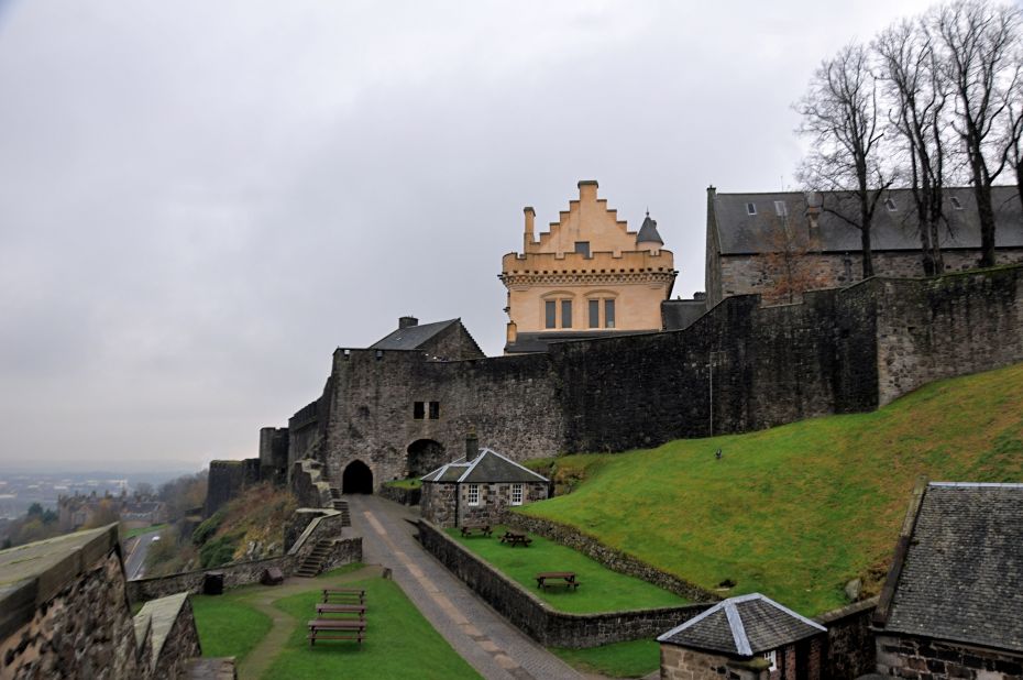 The castle is rife with Scottish history. "Braveheart" William Wallace led his famed defeat of the English army in 1297 at <a href="http://ireport.cnn.com/docs/DOC-1159420">Stirling</a> Bridge. 
