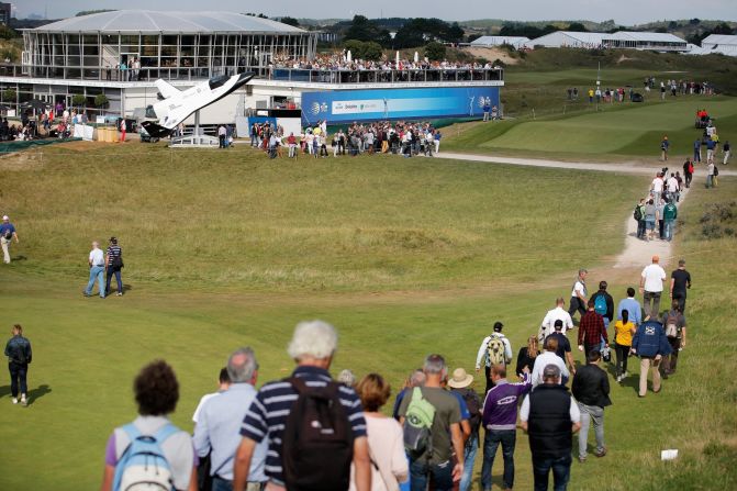 It's not every day of the week that you get to see a space ship on a golf course.