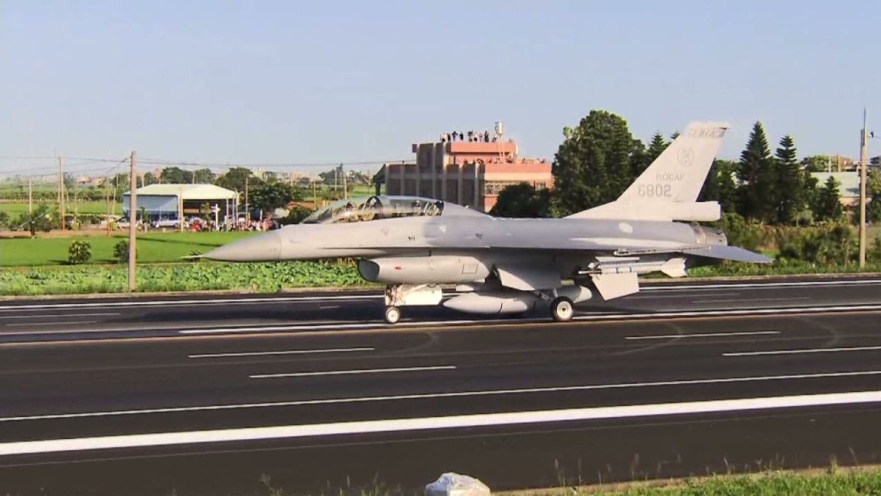 vo taiwan highway  landing drill_00011024.jpg