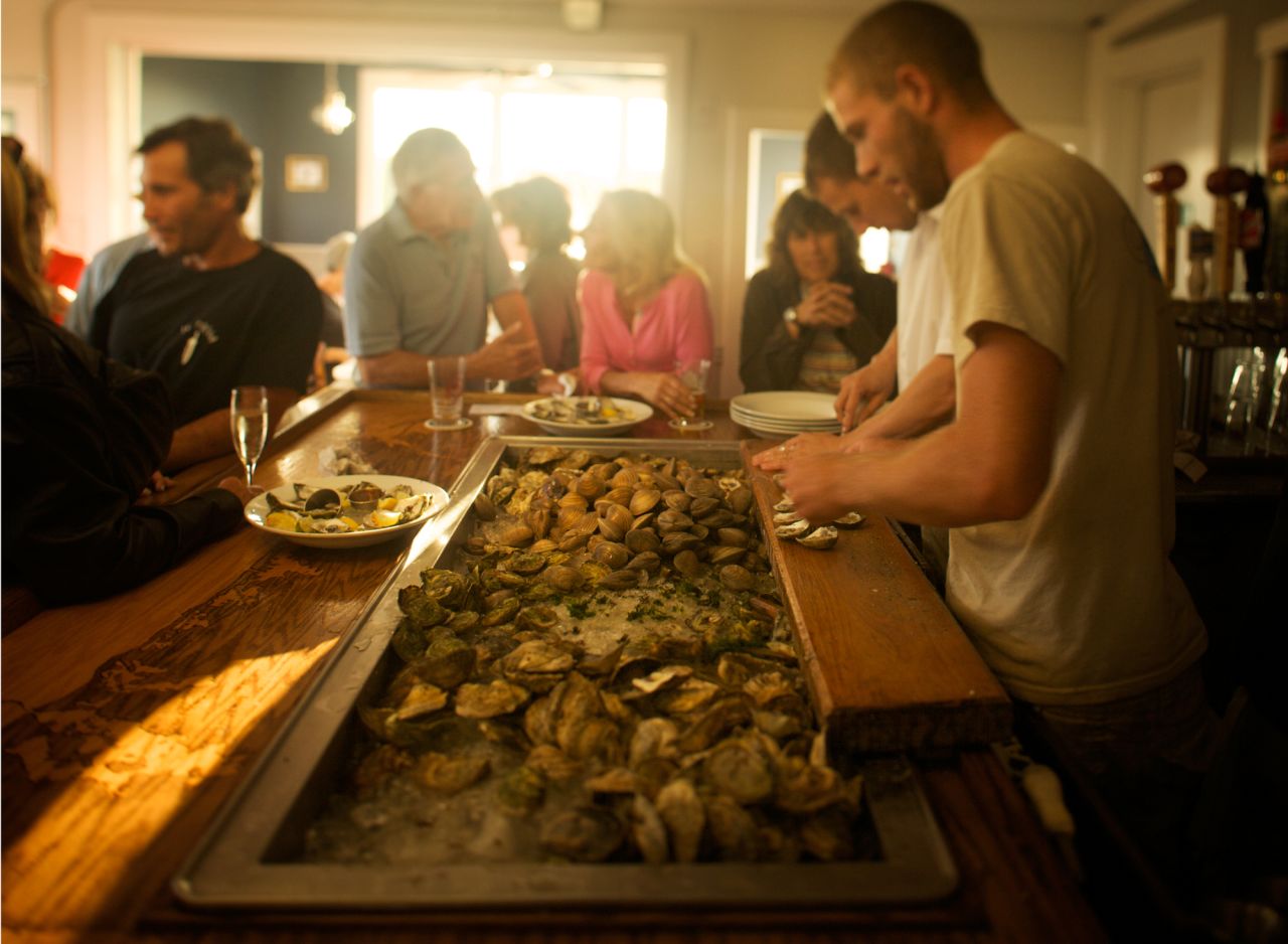 <a href="https://www.cnn.com/2014/09/17/living/gallery/best-oyster-bars-eatocracy-story-top/Matunuck%20Oyster%20Bar" target="_blank"><strong>Matunuck Oyster Bar</strong></a><strong>: South Kingstown, Rhode island</strong>