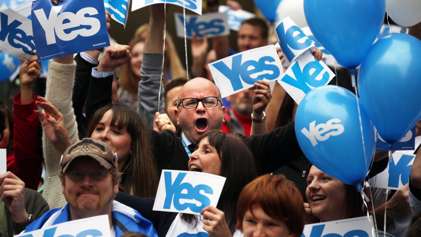 People gather during a pro-independence rally in Glasgow on September 17.