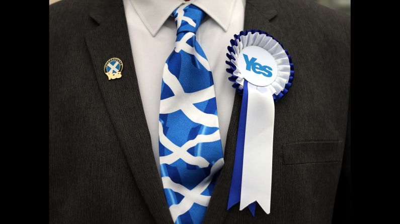 A pro-independence campaigner displays his message September 18 in Strichen.