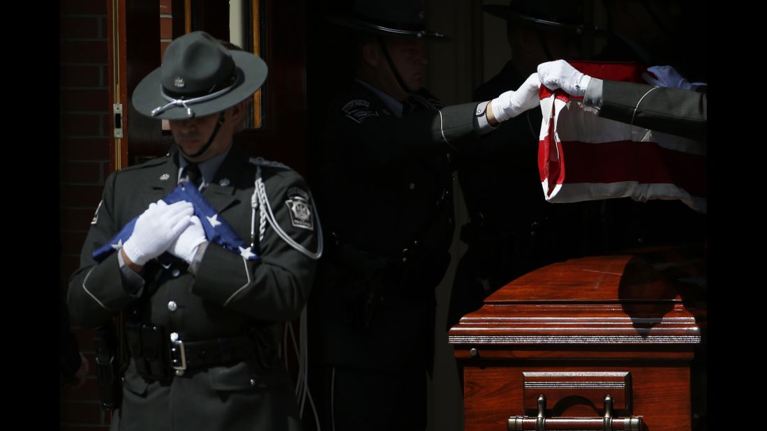 An honor guard folds a flag from Dickson's casket on September 18.