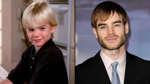 David Gallagher grows up pretty quickly as Simon Camden on the show. He later guest starred on several series, including "Bones" and "The Vampire Diaries." 