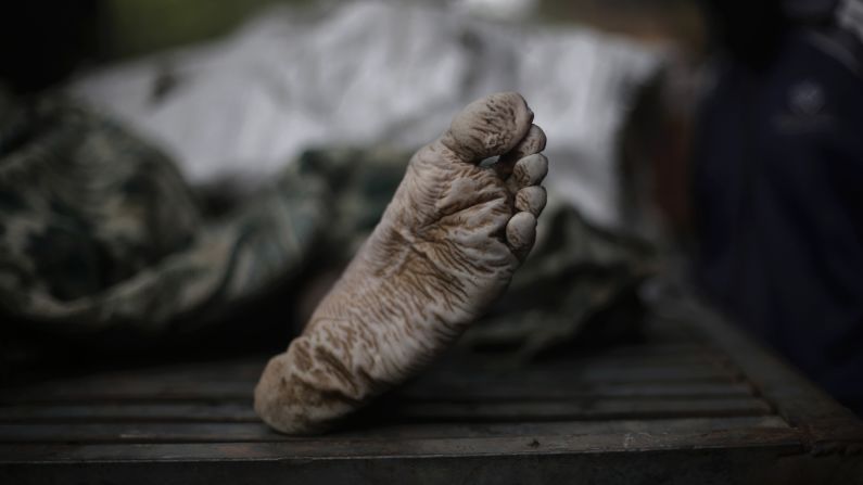 A flood victim's body lies on a bench after it was found in Srinagar, India, on Friday, September 12. Hundreds of people have been killed in <a href="http://www.cnn.com/2014/09/05/asia/gallery/monsoon-flooding/index.html">flooding caused by intense monsoon rains</a> across northern India and Pakistan. Thousands have been stranded.