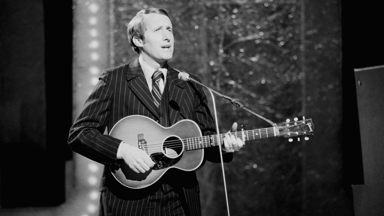 George Hamilton IV in concert on October 17, 1971. 