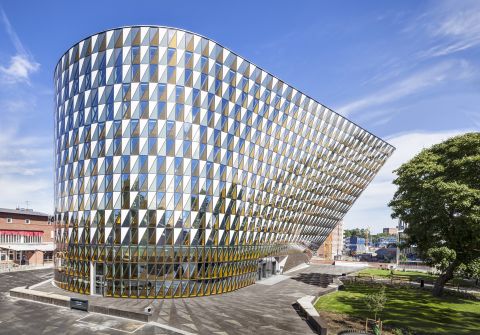 Until <a href="http://ki.se/en/about/aula-medica" target="_blank" target="_blank">Aula Medica</a> was built, there was no large auditorium at the Karolinska Institutet (a medical university in Solna, Sweden). The building houses a 1,000-seat auditorium and other facilities. <br /><strong>Category: </strong>Higher education and research <br /><strong>Architects: </strong>Wingårdh Arkitektkontor AB (Sweden)