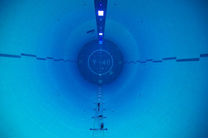 Deep Joy contains 4.3 million liters of water heated to 32-34 C by thermal springs.