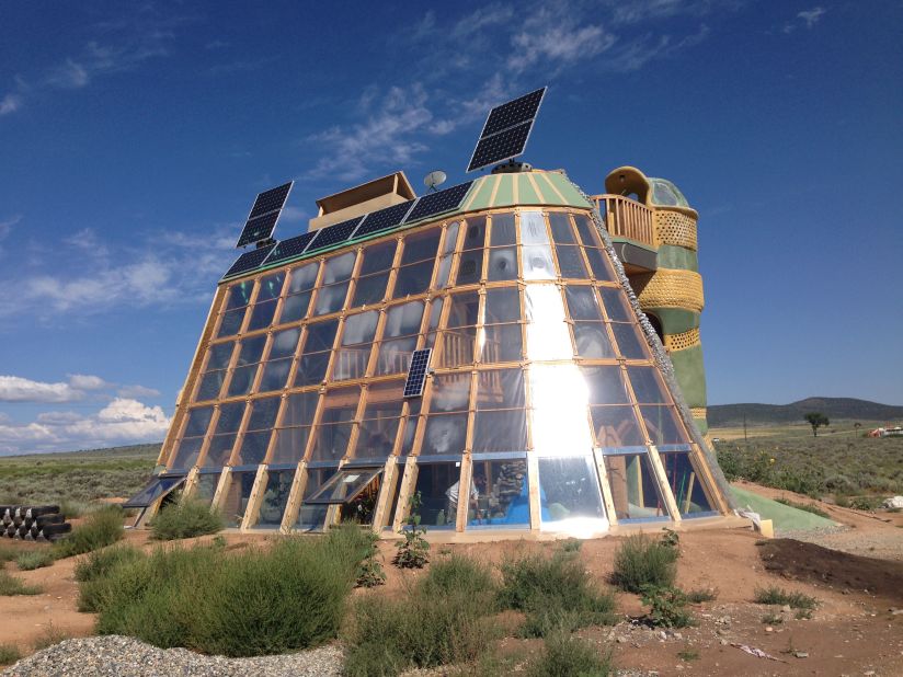 Earthships are positioned to absorb maximum sunlight for both heat and energy generation indoors. 