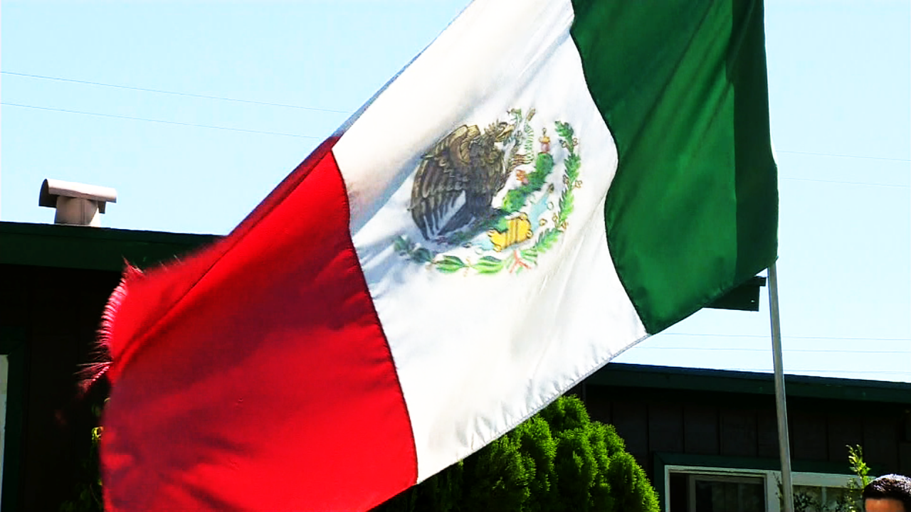 CNNE mexican flag confrontation viral 02