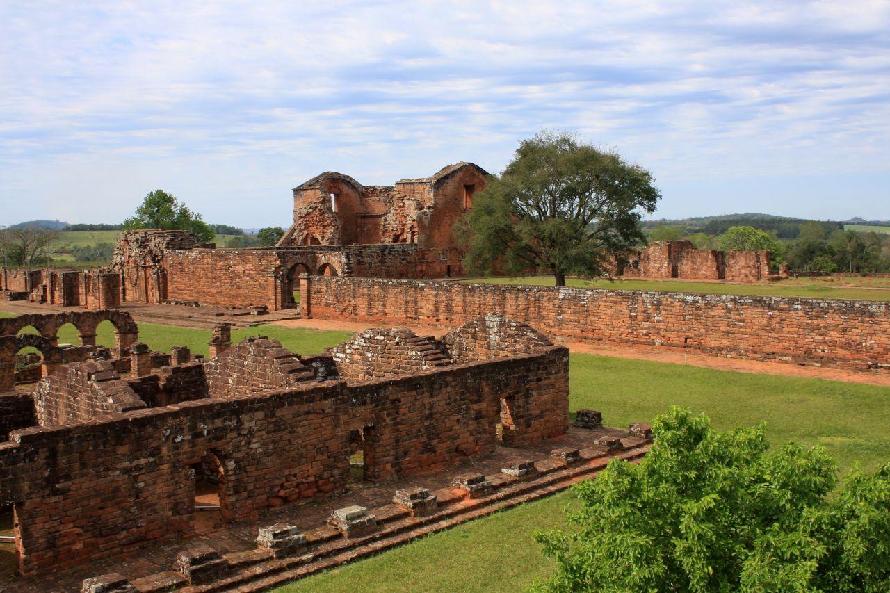 Along the easterly Río Paraná, 17th and 18th-century Jesuit evangelists and their Guaraní converts built a string of missions. Paraguay's Misión Trinidad is a well-preserved example.