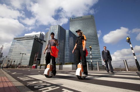 The postal delivery service Whistl is trialing electric unicycles for 100 of its mailmen across the United Kingdom.