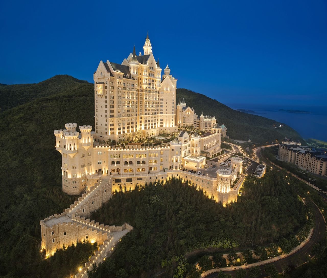 The Castle Hotel is a 15-minute drive from the bustling Chinese port city of Dalian and offers great views of the Yellow Sea.