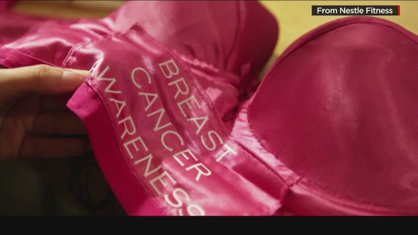 El video hace parte de una campaña publicitaria para crear conciencia sobre el cáncer de seno.