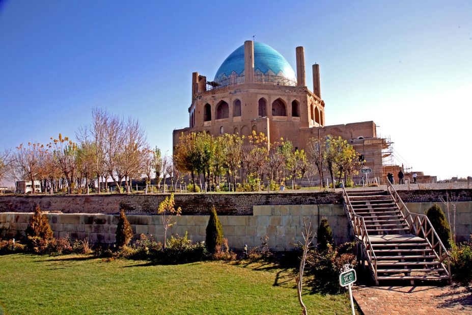 A UNESCO World Heritage site in the northwestern province of Zanjan, the mausoleum of Oljaytu at <a href="http://whc.unesco.org/en/list/1188" target="_blank" target="_blank">Soltaniyeh </a>is topped by one of the world's largest domes.