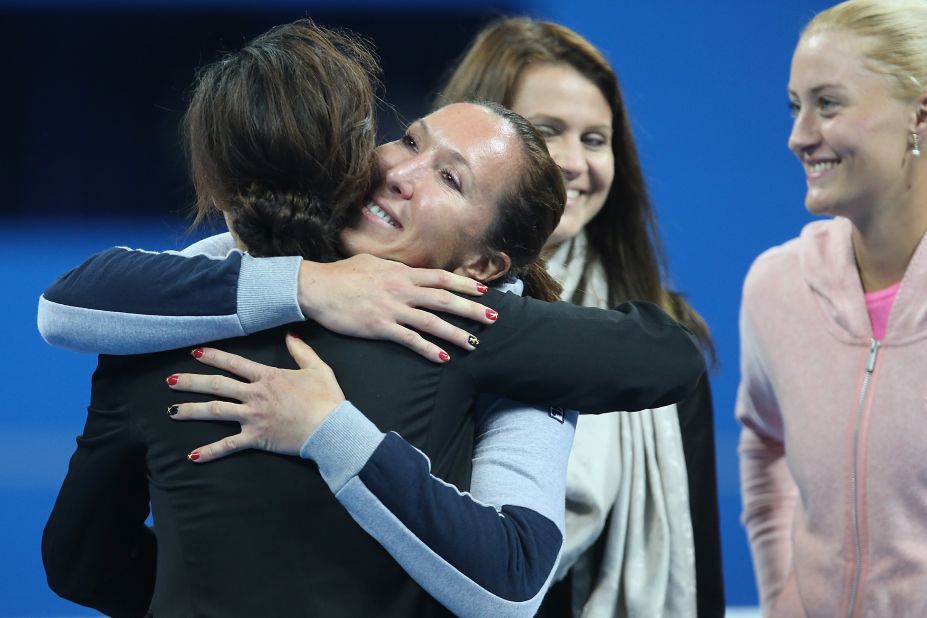 As players like Jelena Jankovic bid farewell, a banner was unfurled saying: "Yes, this is Li Na's Motherland -- China".