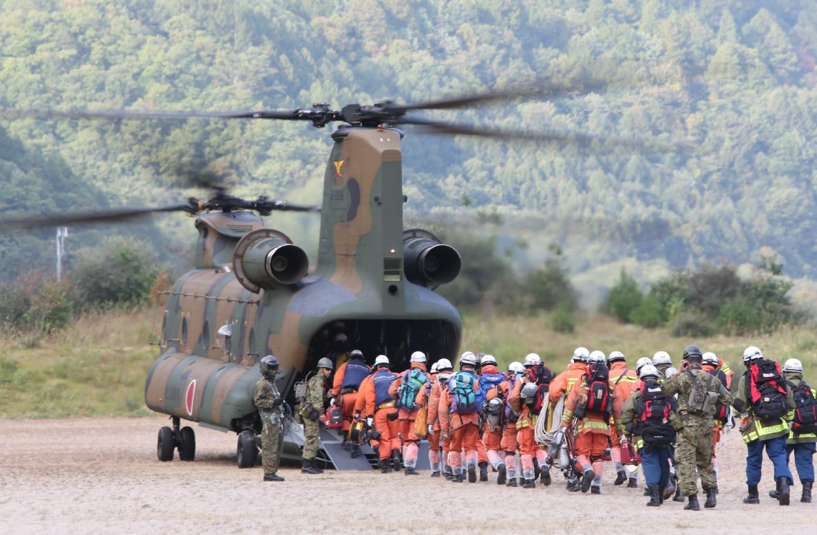 Rescue workers board a military helicopter heading to the top of Mount Ontake on October 1. 