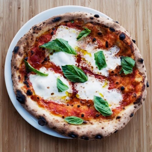Brooklyn Italian restaurant Lea's margherita pizza. 