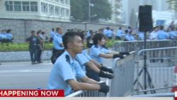 cnni nr watson protesters block road to hong kong government offices_00033006.jpg