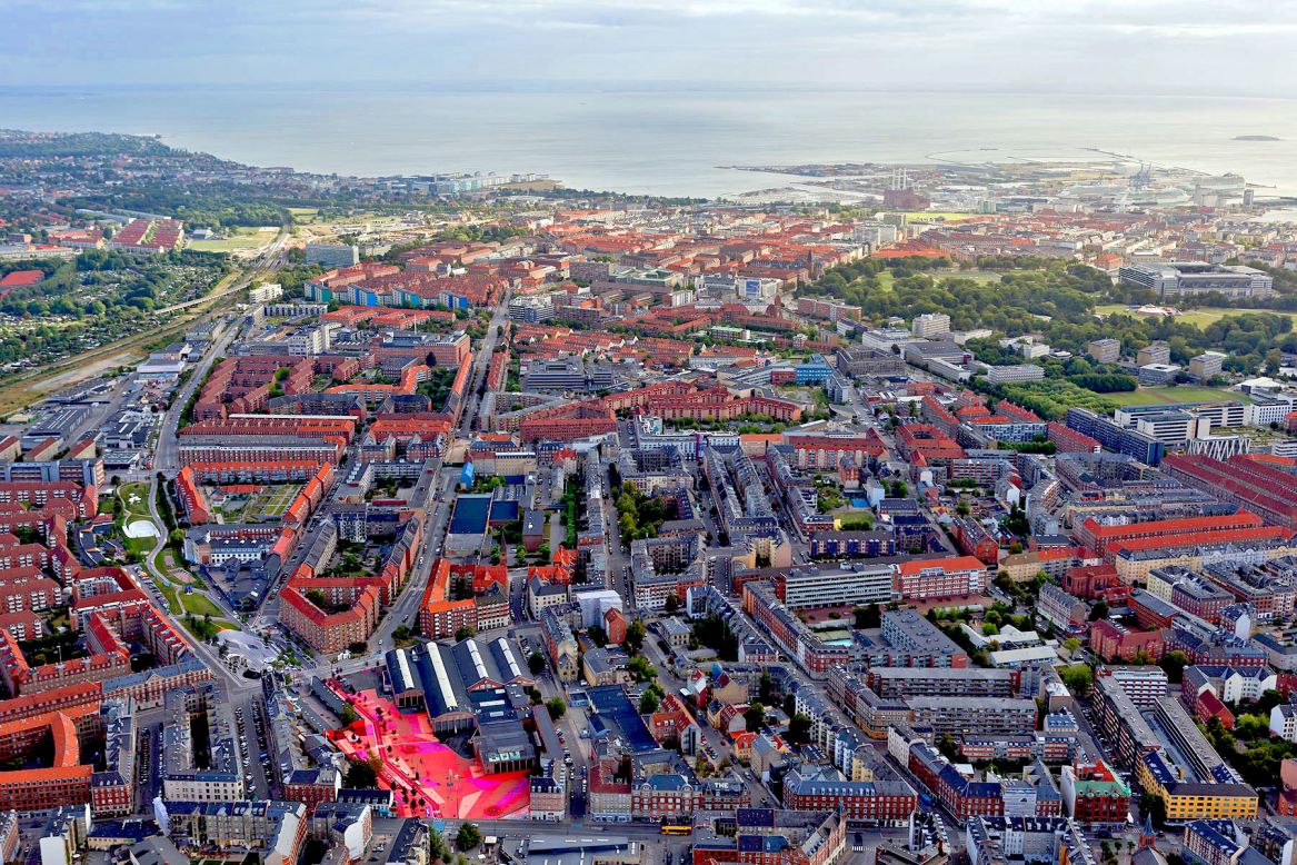 El parque Superkilen se encuentra en el vecindario de Norrebro en Copenhague, Dinamarca.
