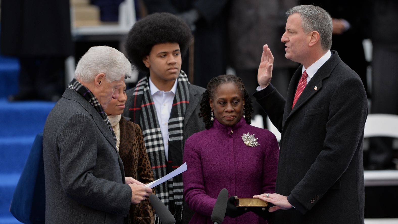 Clinton swears in New York City Mayor Bill de Blasio in January 2014.