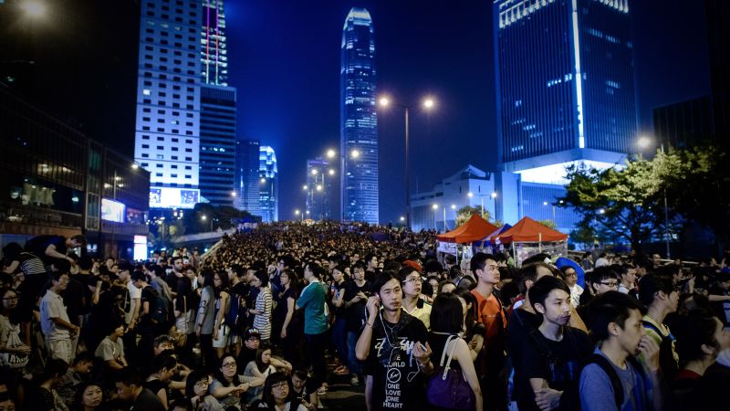 Hong Kong protests persist after ultimatum, mob attacks | CNN