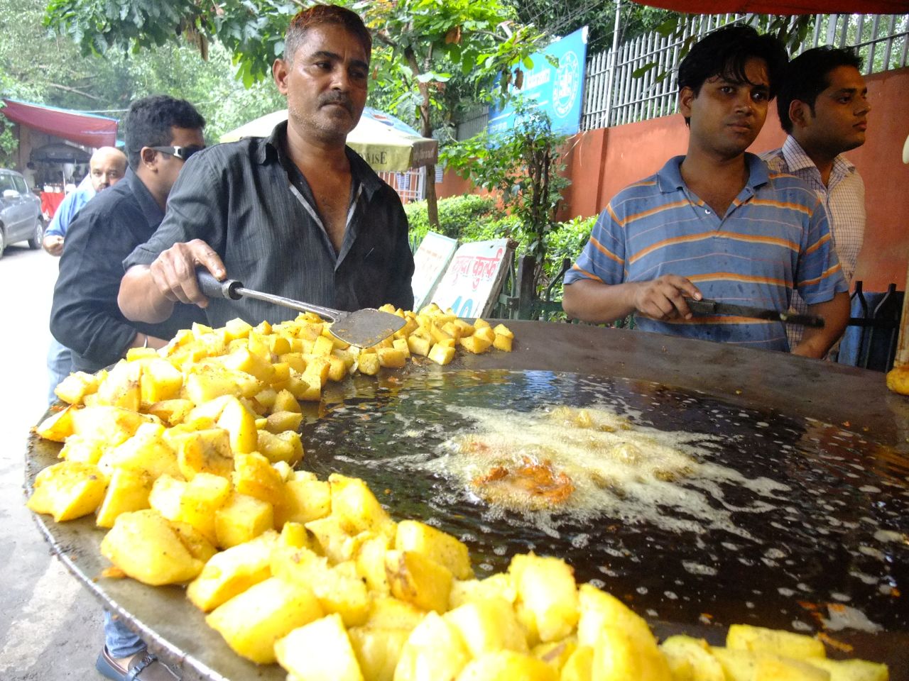 Chaat wrapped in recycled paper is OK.