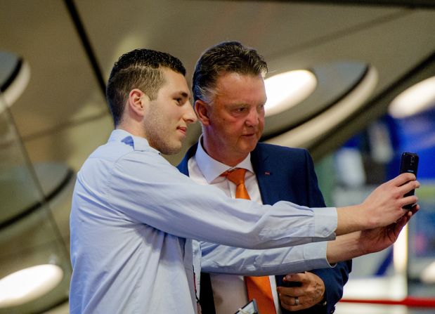 Manchester United manager Louis van Gaal has had a steep learning in his first season in English football. He's also seemingly learning about selfies.