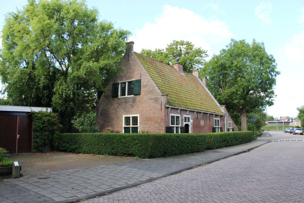 Spinoza lived in this quaint home in the Dutch countryside. He wrote philosophy books there and was a lens grinder for a while. It is now a museum.