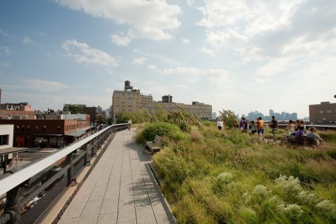 "There are several art installations (along the route), so it's like running through an outdoor museum," says runner Katie Shea of New York's 2.3-kilometer-long High Line park. 