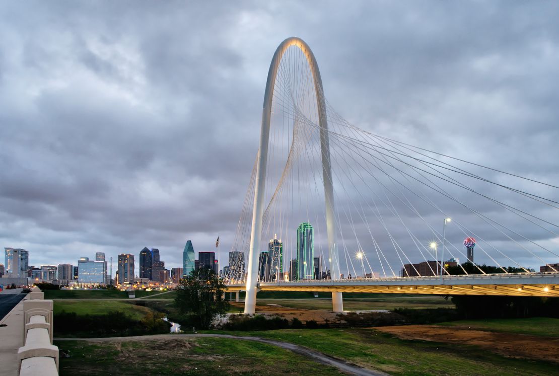 The 7.4-kilometer Trinity Skyline Trail offers views of the Dallas skyline. 