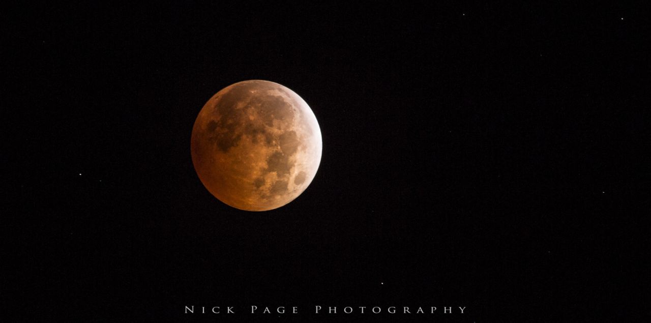 Fue la primera vez que Nicholas Scott Page de Dayton, Washington, vio la luna de sangre. "Me quedé despierto hasta tarde en abril para tratar de ver el último eclipse, pero la neblina truncó mis planes de fotografiarlo", dijo. 