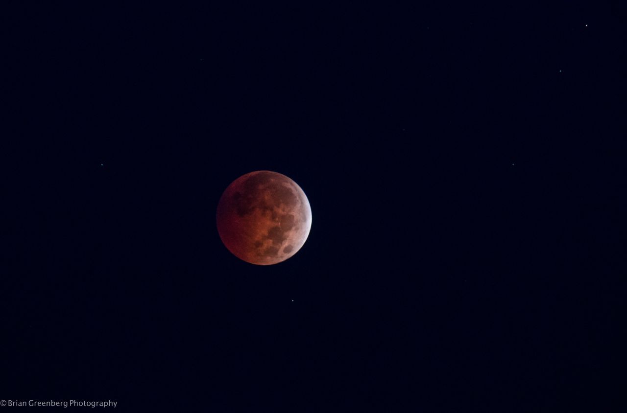 Brian Greenberg disfruta de la astrofotografía y fotografió la luna de sangre en Victor, Nueva York.