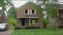 pkg man wants to trade home for iphone 6 or ipad_00002827.jpg