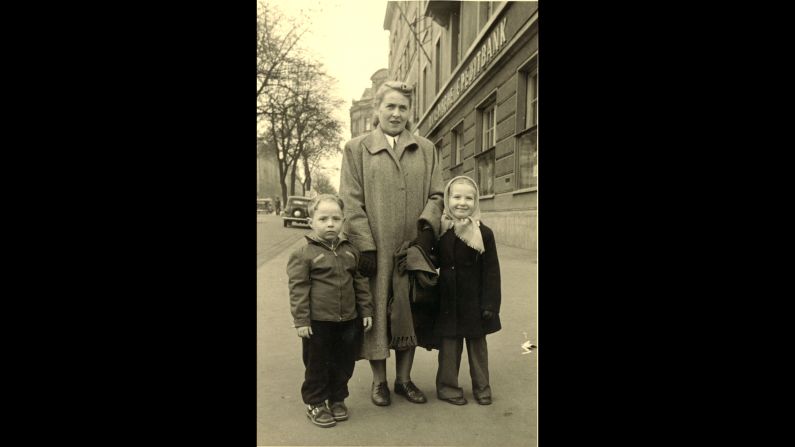 Blitzer stands with his mother and his sister Helena in Germany in the late 1940s.