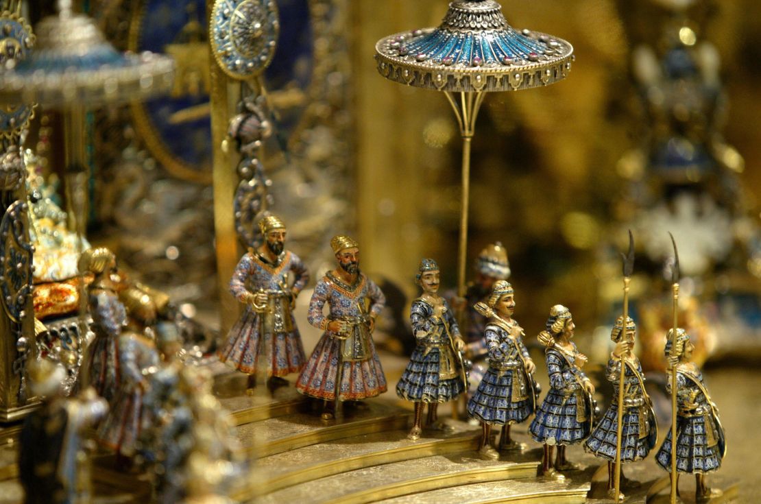 A close-up of the Aurangzeb diorama.